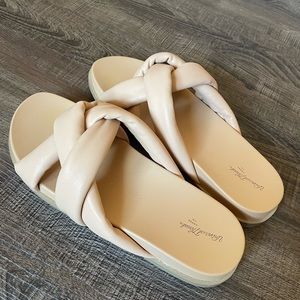 Cushion sandals - size 8